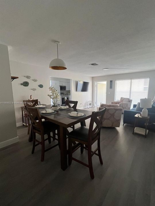 合同活跃: $3,800 (3 贝兹, 2 浴室, 0 平方英尺)