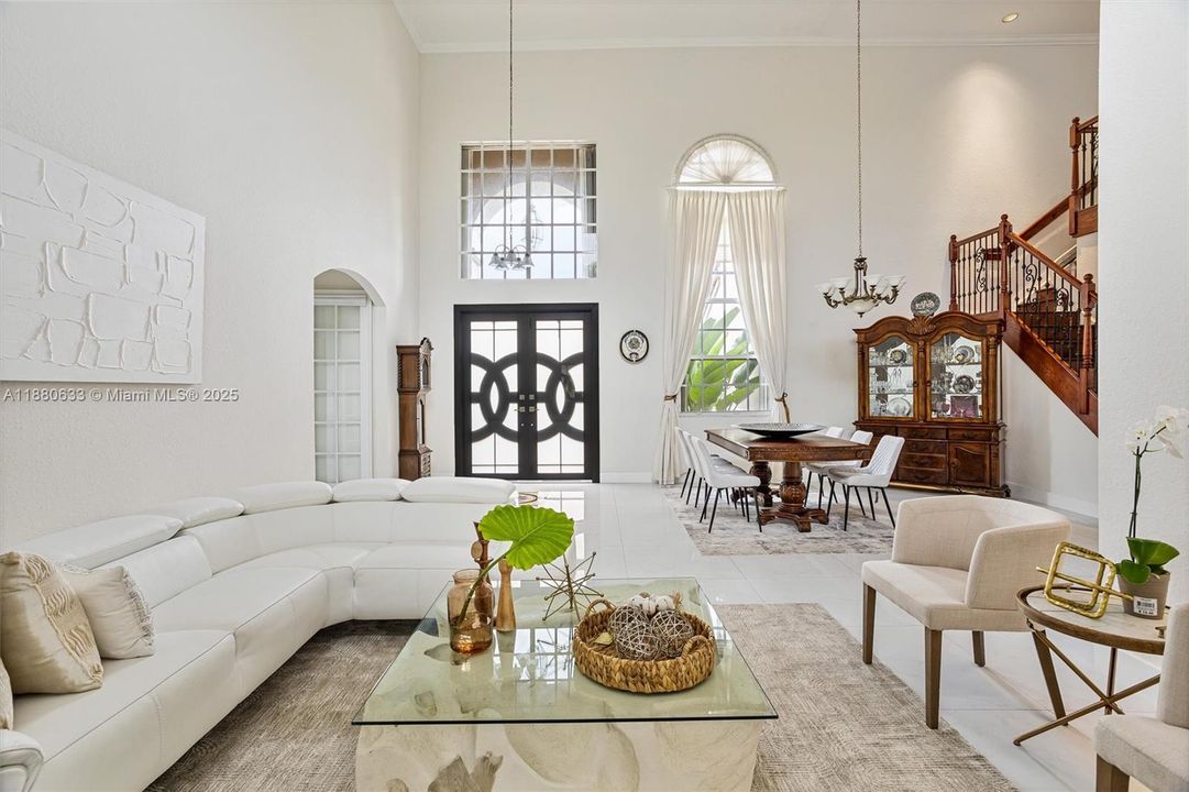 最近售出: $1,449,000 (5 贝兹, 4 浴室, 3719 平方英尺)