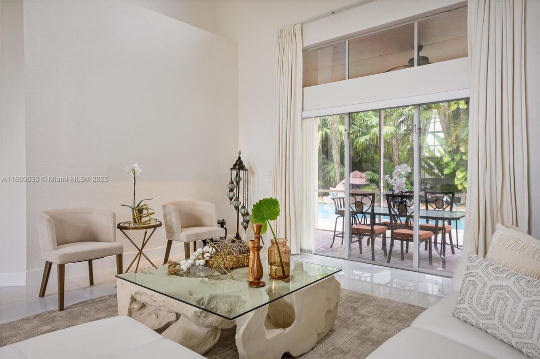 最近售出: $1,449,000 (5 贝兹, 4 浴室, 3719 平方英尺)