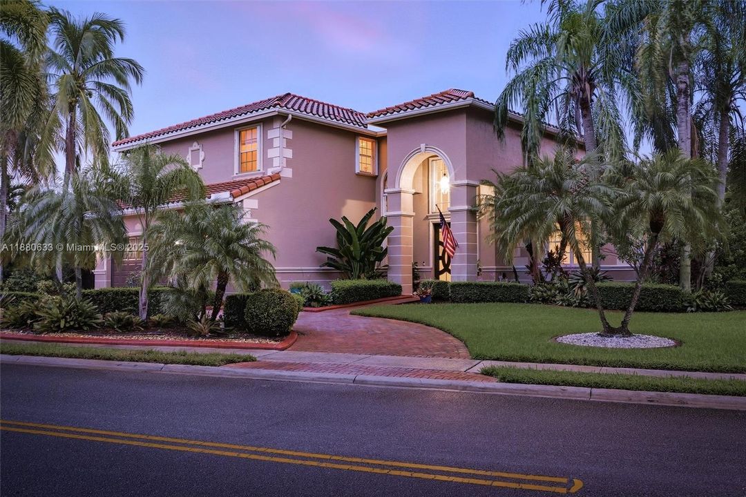 最近售出: $1,449,000 (5 贝兹, 4 浴室, 3719 平方英尺)