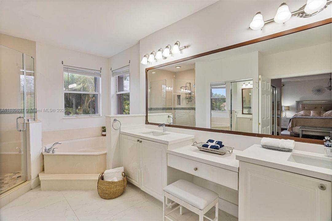 最近售出: $1,449,000 (5 贝兹, 4 浴室, 3719 平方英尺)