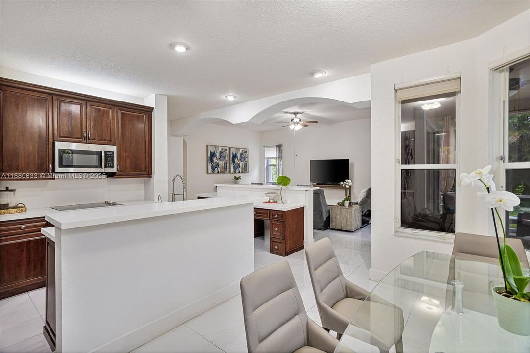 最近售出: $1,449,000 (5 贝兹, 4 浴室, 3719 平方英尺)