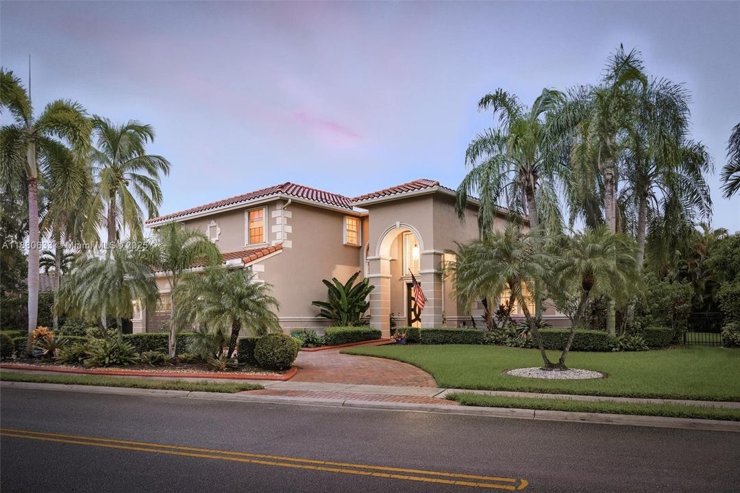 最近售出: $1,449,000 (5 贝兹, 4 浴室, 3719 平方英尺)