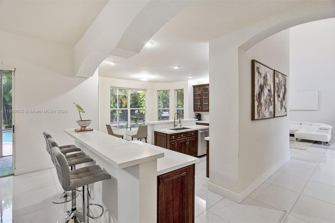 最近售出: $1,449,000 (5 贝兹, 4 浴室, 3719 平方英尺)