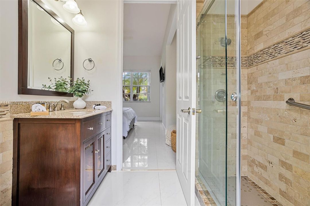 最近售出: $1,449,000 (5 贝兹, 4 浴室, 3719 平方英尺)