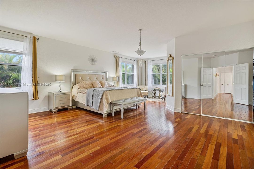 最近售出: $1,449,000 (5 贝兹, 4 浴室, 3719 平方英尺)