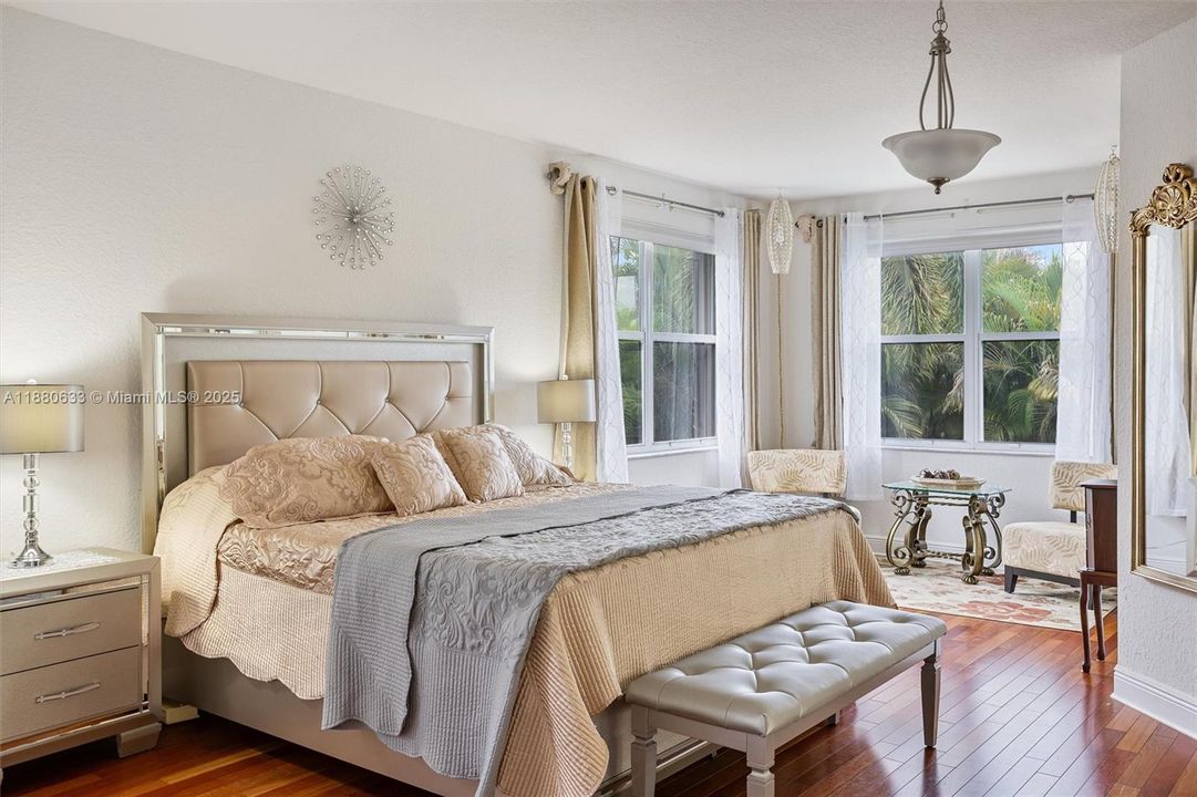 最近售出: $1,449,000 (5 贝兹, 4 浴室, 3719 平方英尺)