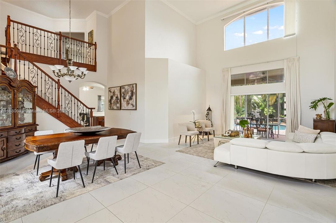 最近售出: $1,449,000 (5 贝兹, 4 浴室, 3719 平方英尺)