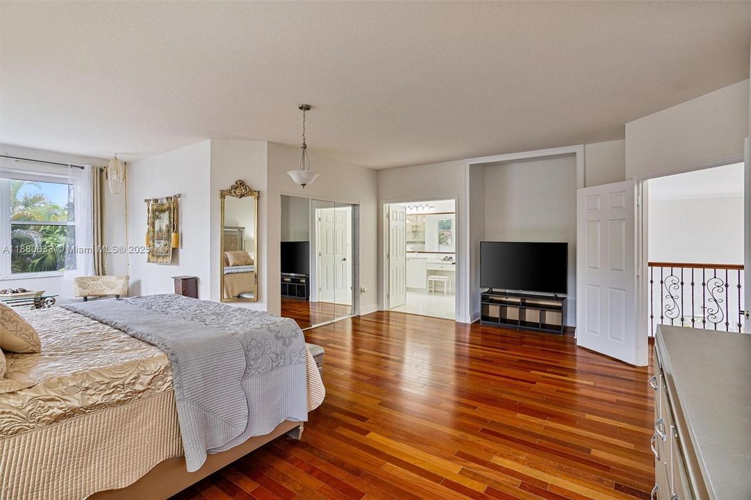 最近售出: $1,449,000 (5 贝兹, 4 浴室, 3719 平方英尺)