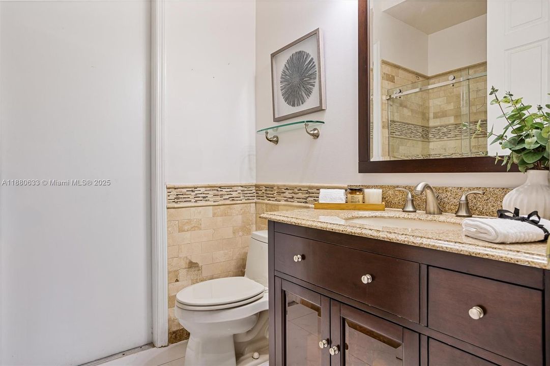 最近售出: $1,449,000 (5 贝兹, 4 浴室, 3719 平方英尺)