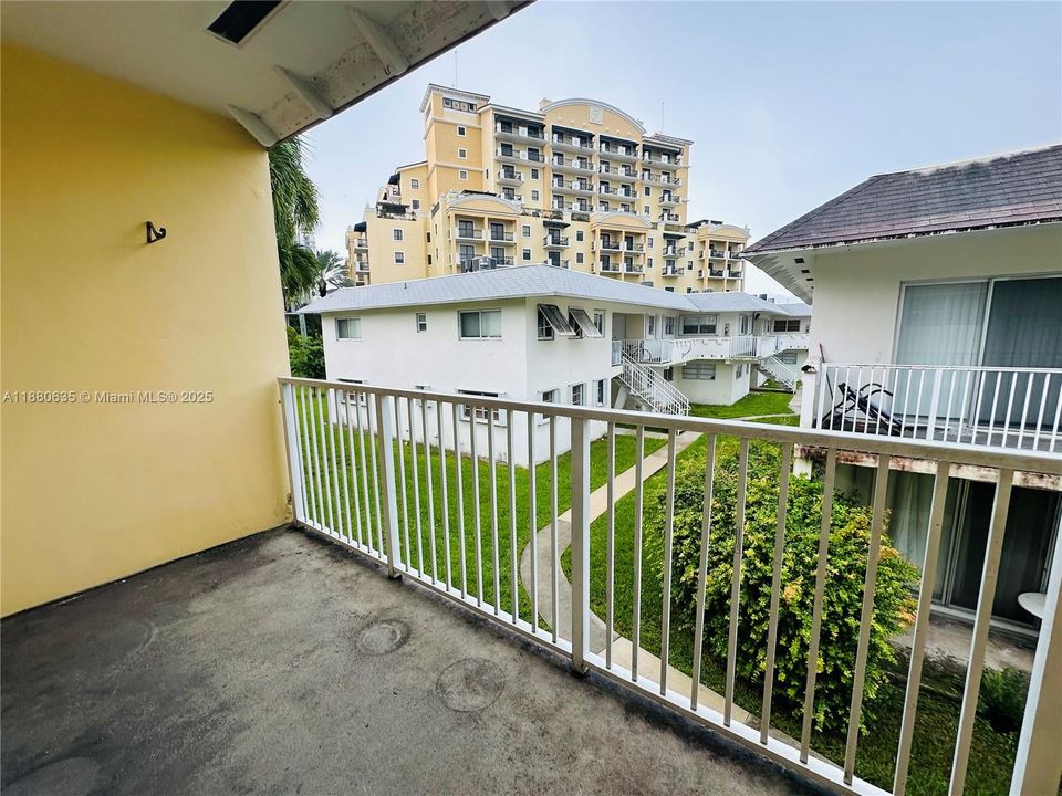 Activo con contrato: $215,000 (2 camas, 1 baños, 730 Pies cuadrados)