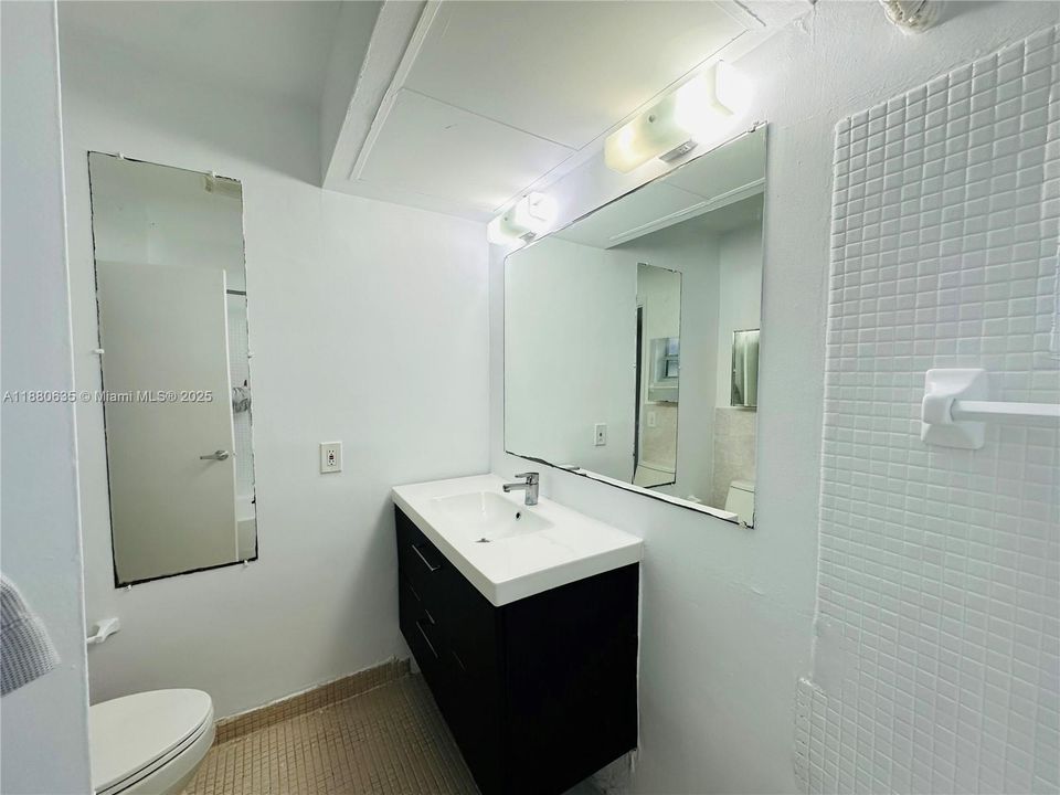 Activo con contrato: $215,000 (2 camas, 1 baños, 730 Pies cuadrados)