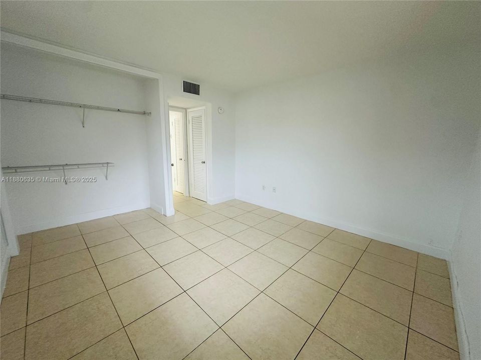 Activo con contrato: $215,000 (2 camas, 1 baños, 730 Pies cuadrados)