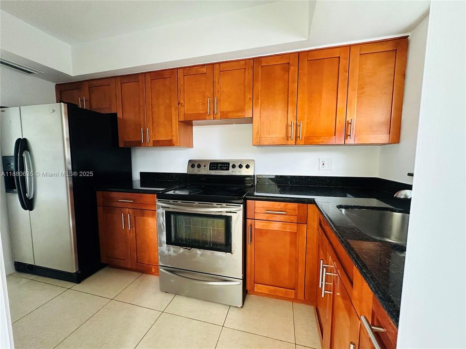 Activo con contrato: $215,000 (2 camas, 1 baños, 730 Pies cuadrados)