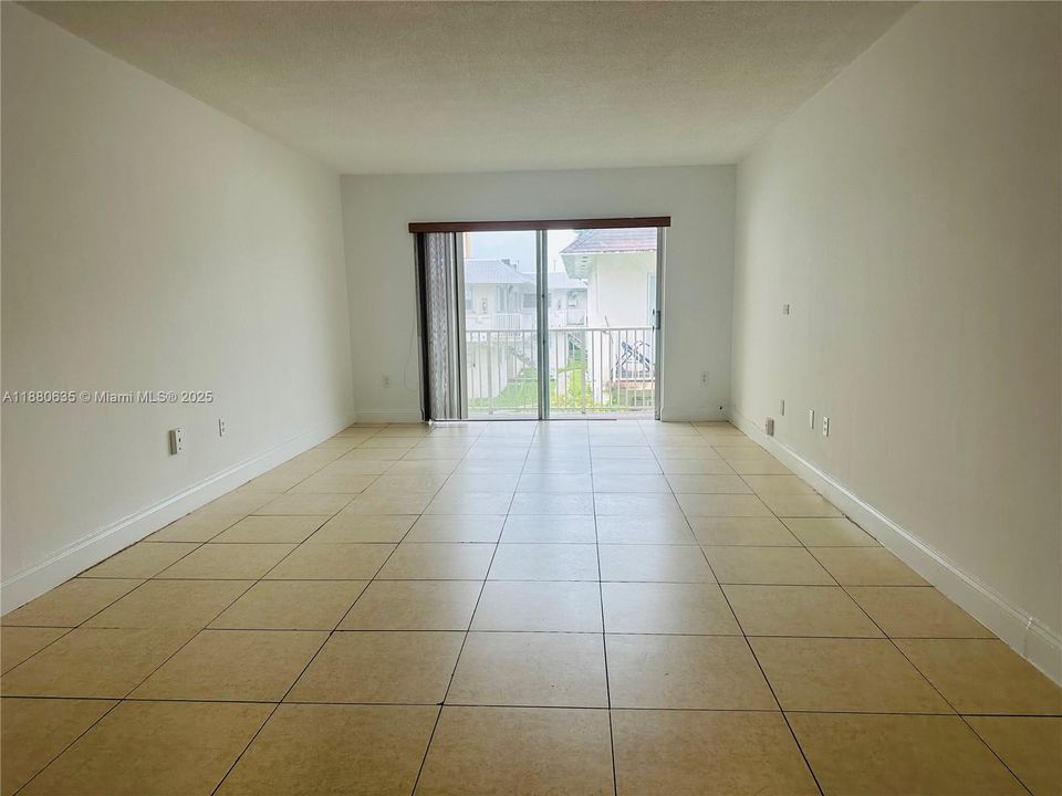 Activo con contrato: $215,000 (2 camas, 1 baños, 730 Pies cuadrados)