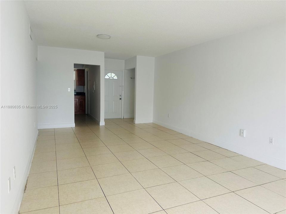 Activo con contrato: $215,000 (2 camas, 1 baños, 730 Pies cuadrados)