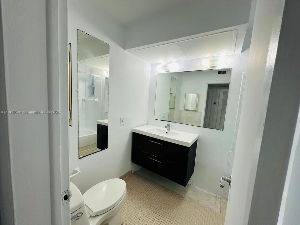 Activo con contrato: $215,000 (2 camas, 1 baños, 730 Pies cuadrados)