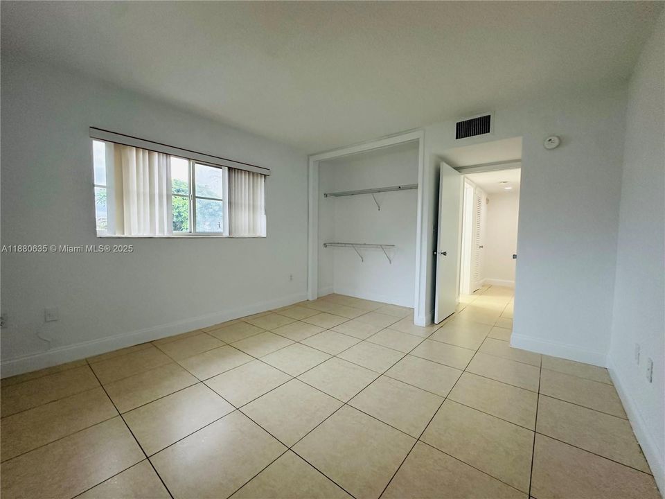 Activo con contrato: $215,000 (2 camas, 1 baños, 730 Pies cuadrados)