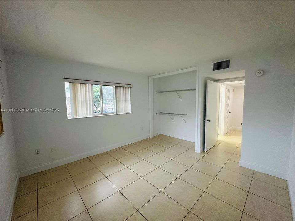 Activo con contrato: $215,000 (2 camas, 1 baños, 730 Pies cuadrados)
