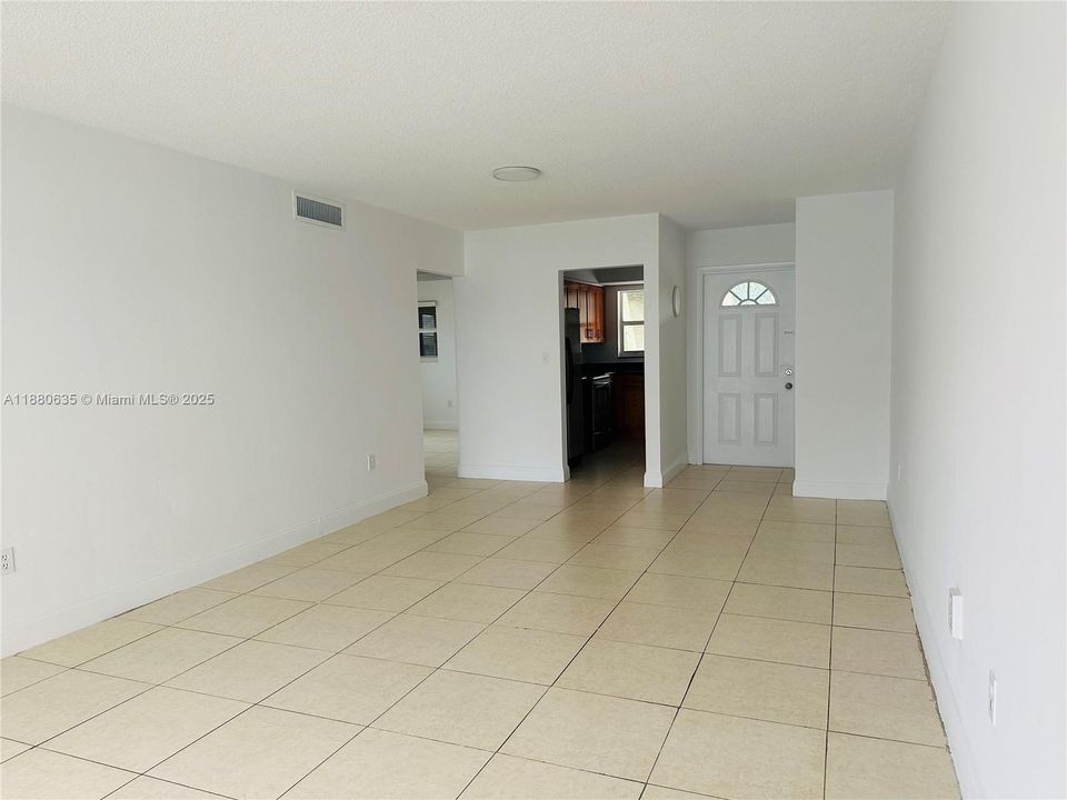 Activo con contrato: $215,000 (2 camas, 1 baños, 730 Pies cuadrados)