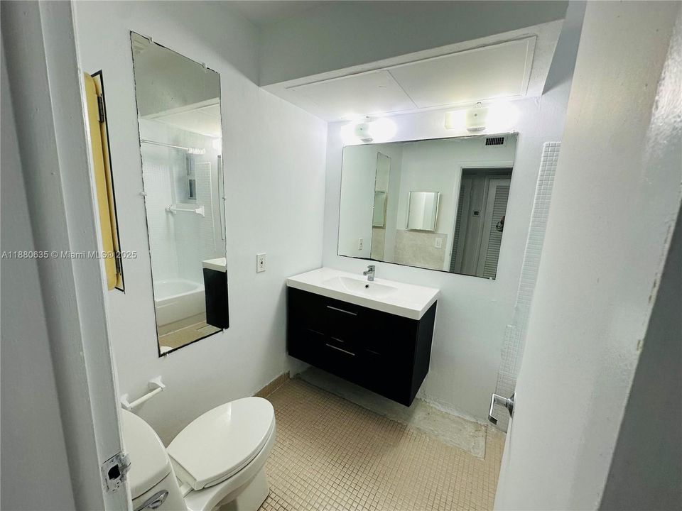 Activo con contrato: $215,000 (2 camas, 1 baños, 730 Pies cuadrados)