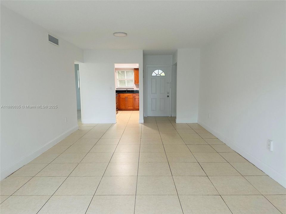 Activo con contrato: $215,000 (2 camas, 1 baños, 730 Pies cuadrados)