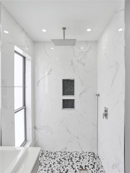 Под контрактом: $615,000 (3 спален, 2 ванн, 1610 Квадратных фут)