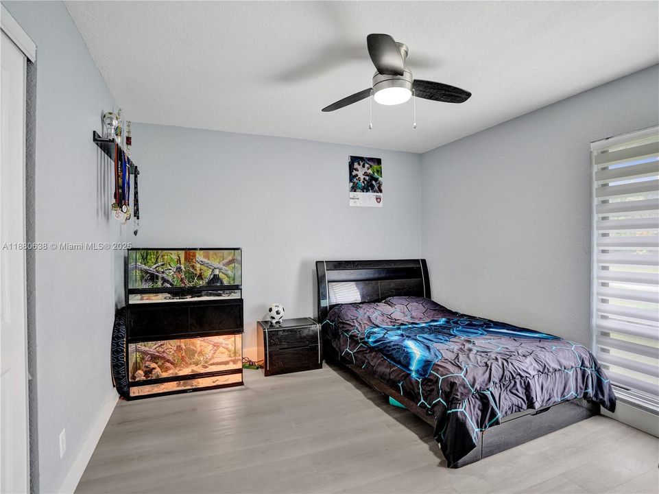 Под контрактом: $615,000 (3 спален, 2 ванн, 1610 Квадратных фут)