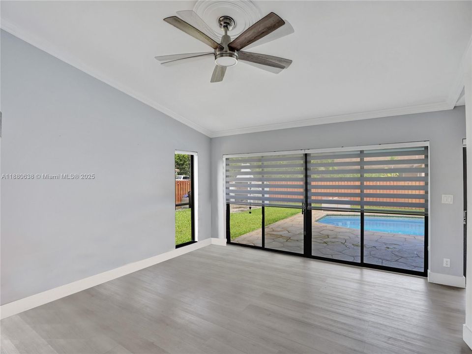 Под контрактом: $615,000 (3 спален, 2 ванн, 1610 Квадратных фут)