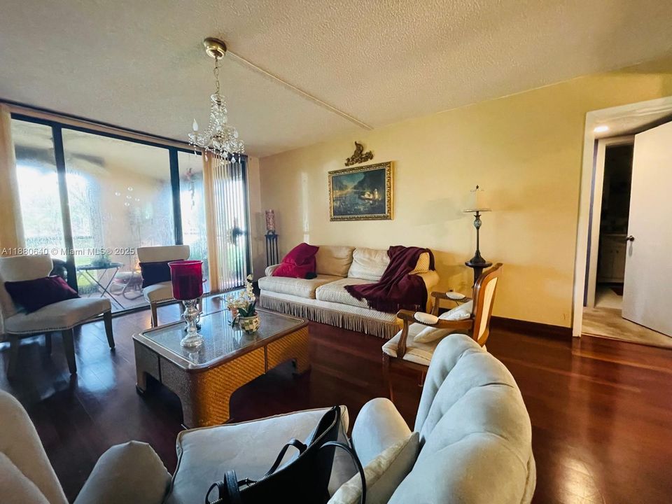 For Sale: $299,000 (2 beds, 2 baths, 1235 Square Feet)