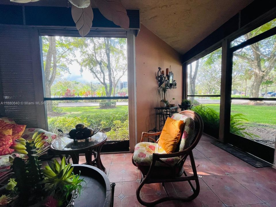 For Sale: $299,000 (2 beds, 2 baths, 1235 Square Feet)