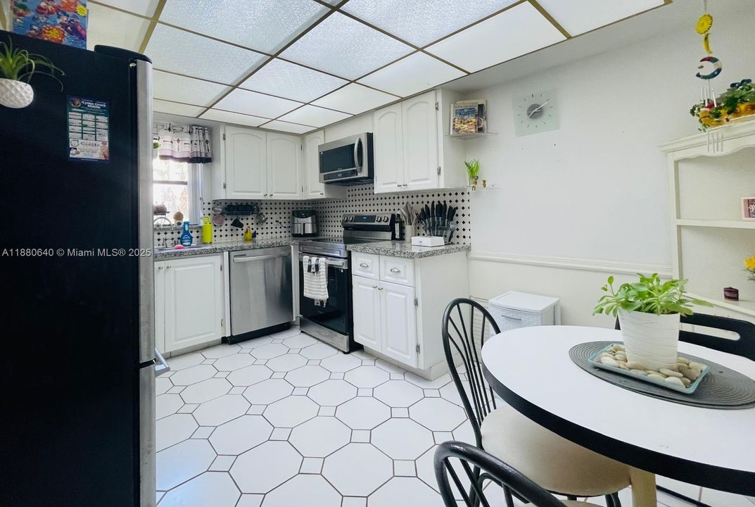 For Sale: $299,000 (2 beds, 2 baths, 1235 Square Feet)