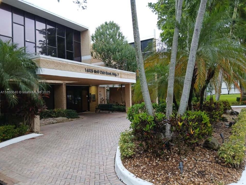 For Sale: $299,000 (2 beds, 2 baths, 1235 Square Feet)