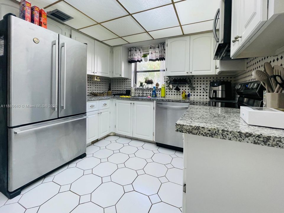 For Sale: $299,000 (2 beds, 2 baths, 1235 Square Feet)