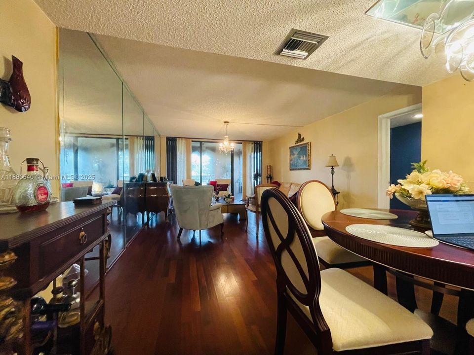 For Sale: $299,000 (2 beds, 2 baths, 1235 Square Feet)