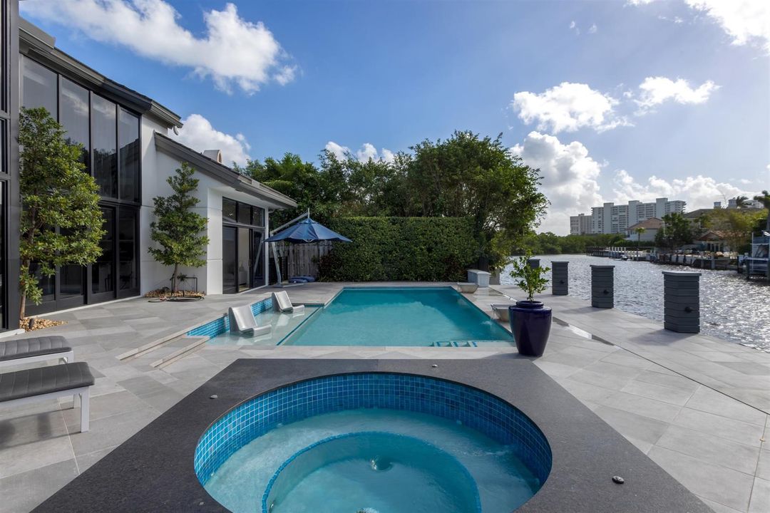 RETOUCH - POOL_STRAIGHT