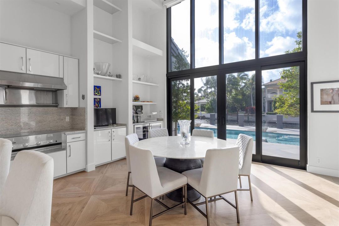 BREAKFAST_NOOK_LEFT