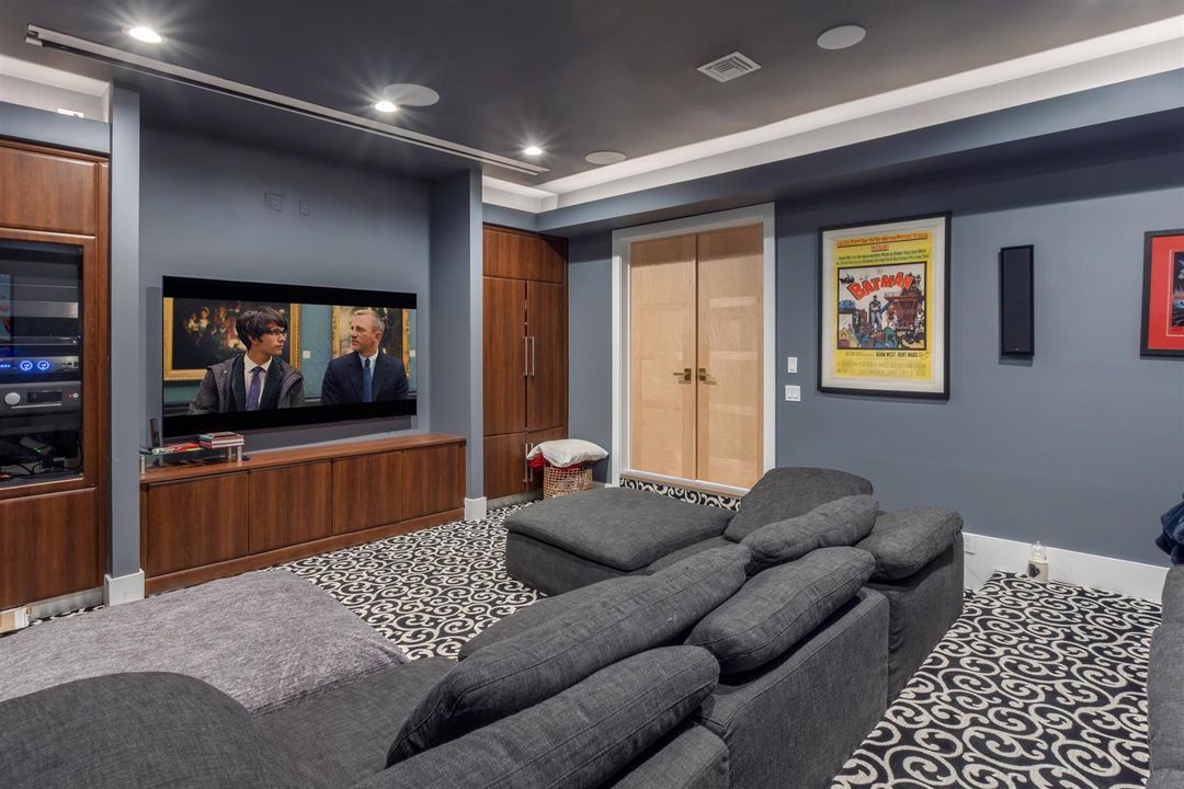 HOME_THEATER