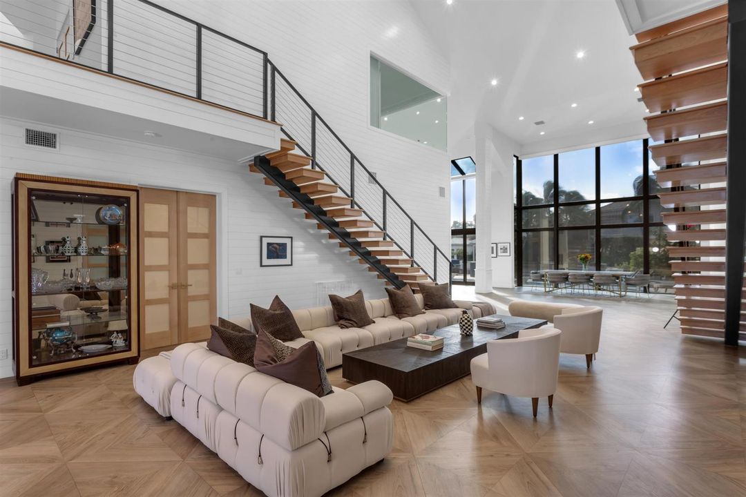 GREATROOM_SEATING_LEFT