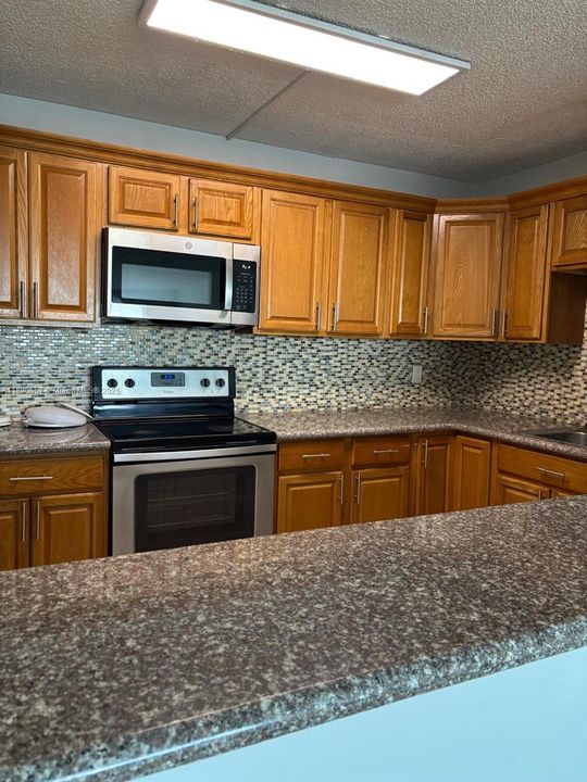 Active With Contract: $1,600 (2 beds, 1 baths, 1075 Square Feet)