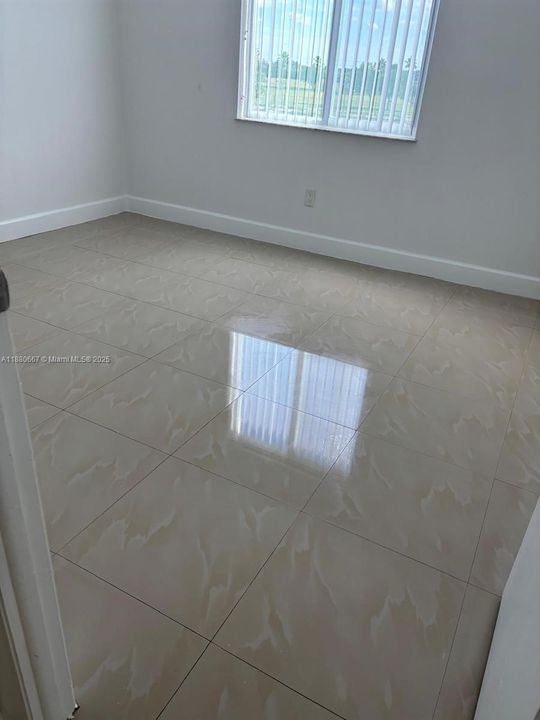 Active With Contract: $1,600 (2 beds, 1 baths, 1075 Square Feet)