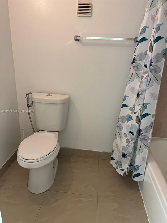 Active With Contract: $1,600 (2 beds, 1 baths, 1075 Square Feet)