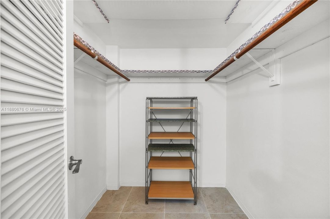 待售: $154,000 (1 贝兹, 1 浴室, 768 平方英尺)