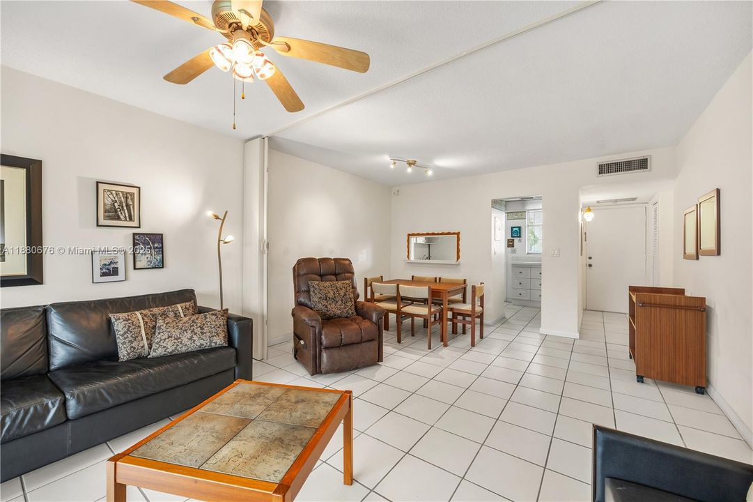 待售: $154,000 (1 贝兹, 1 浴室, 768 平方英尺)