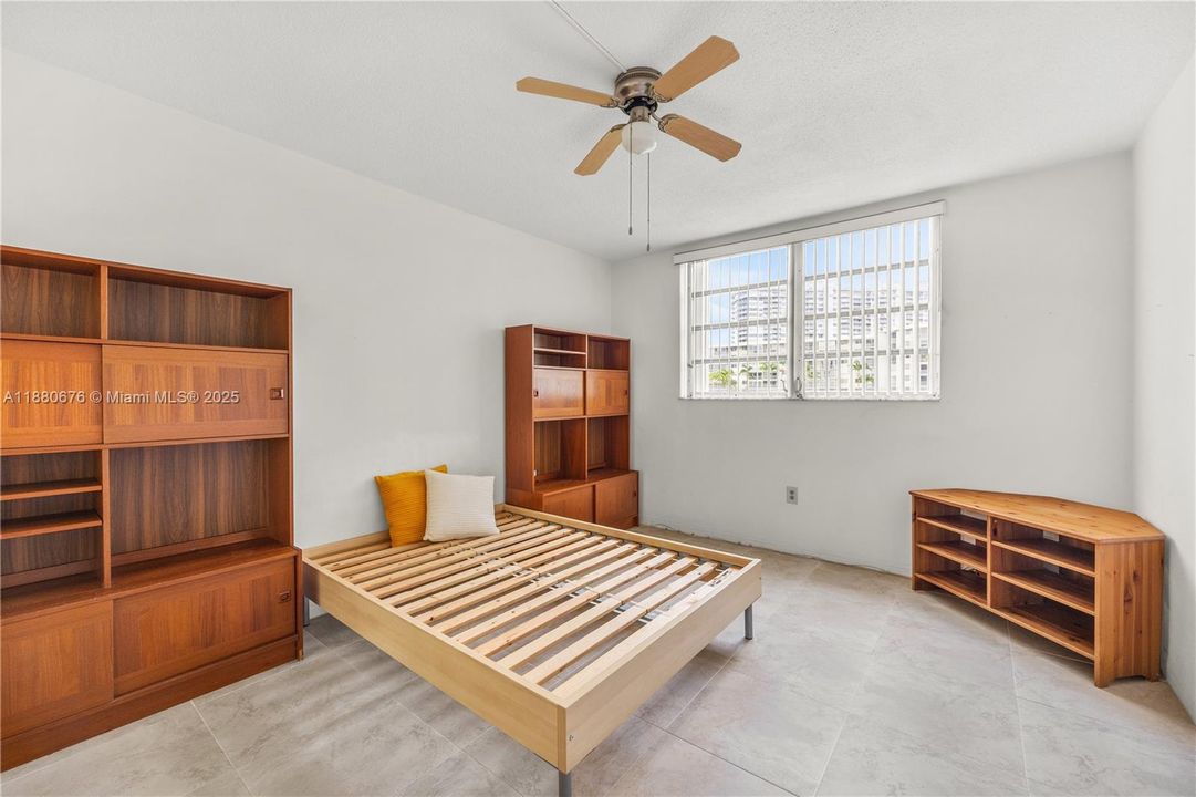 待售: $154,000 (1 贝兹, 1 浴室, 768 平方英尺)