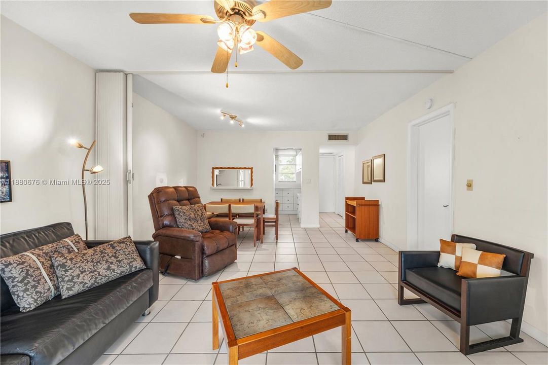 待售: $154,000 (1 贝兹, 1 浴室, 768 平方英尺)