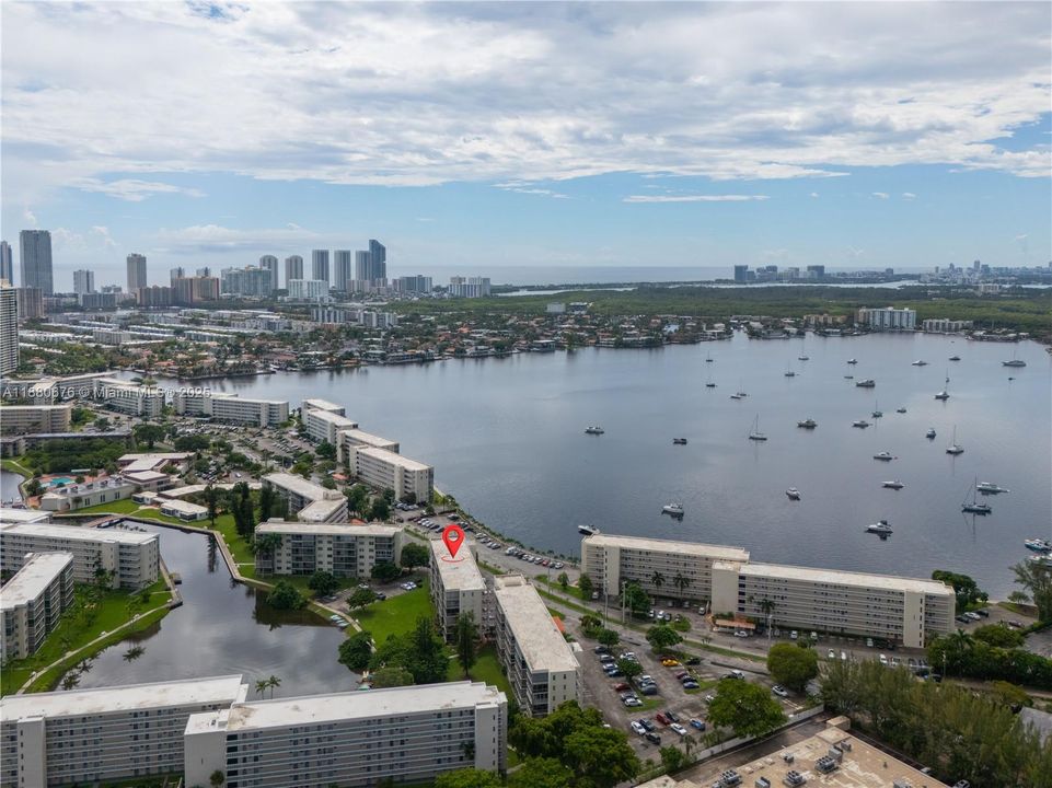 待售: $154,000 (1 贝兹, 1 浴室, 768 平方英尺)