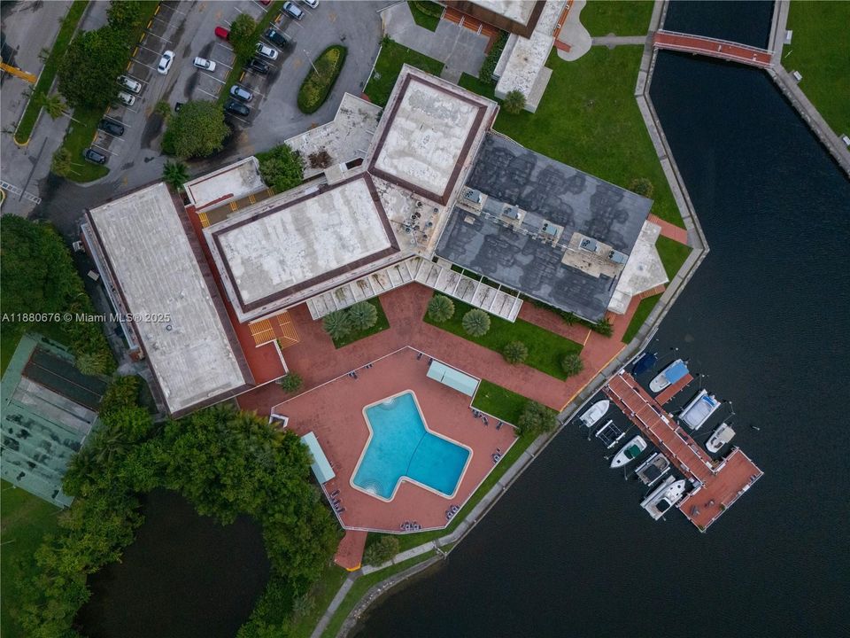 待售: $154,000 (1 贝兹, 1 浴室, 768 平方英尺)