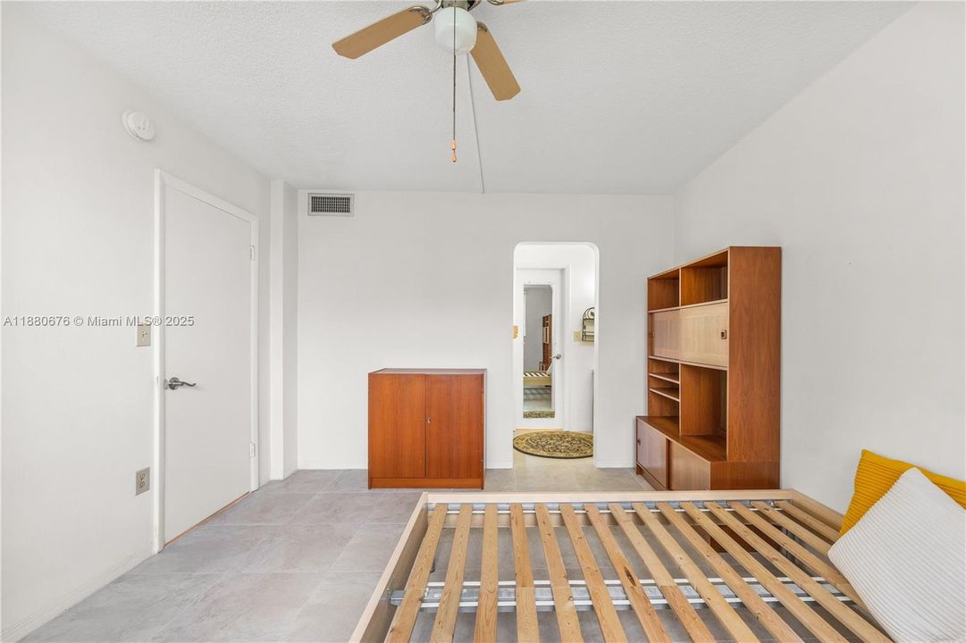 待售: $154,000 (1 贝兹, 1 浴室, 768 平方英尺)