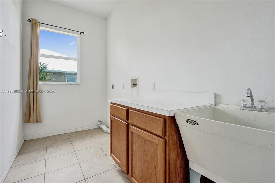 Active With Contract: $499,900 (4 beds, 3 baths, 2409 Square Feet)